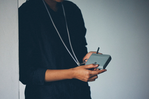 <small>財布がない!を過去にする<br> ジップレザーウォレット開発者インタビュー<small>