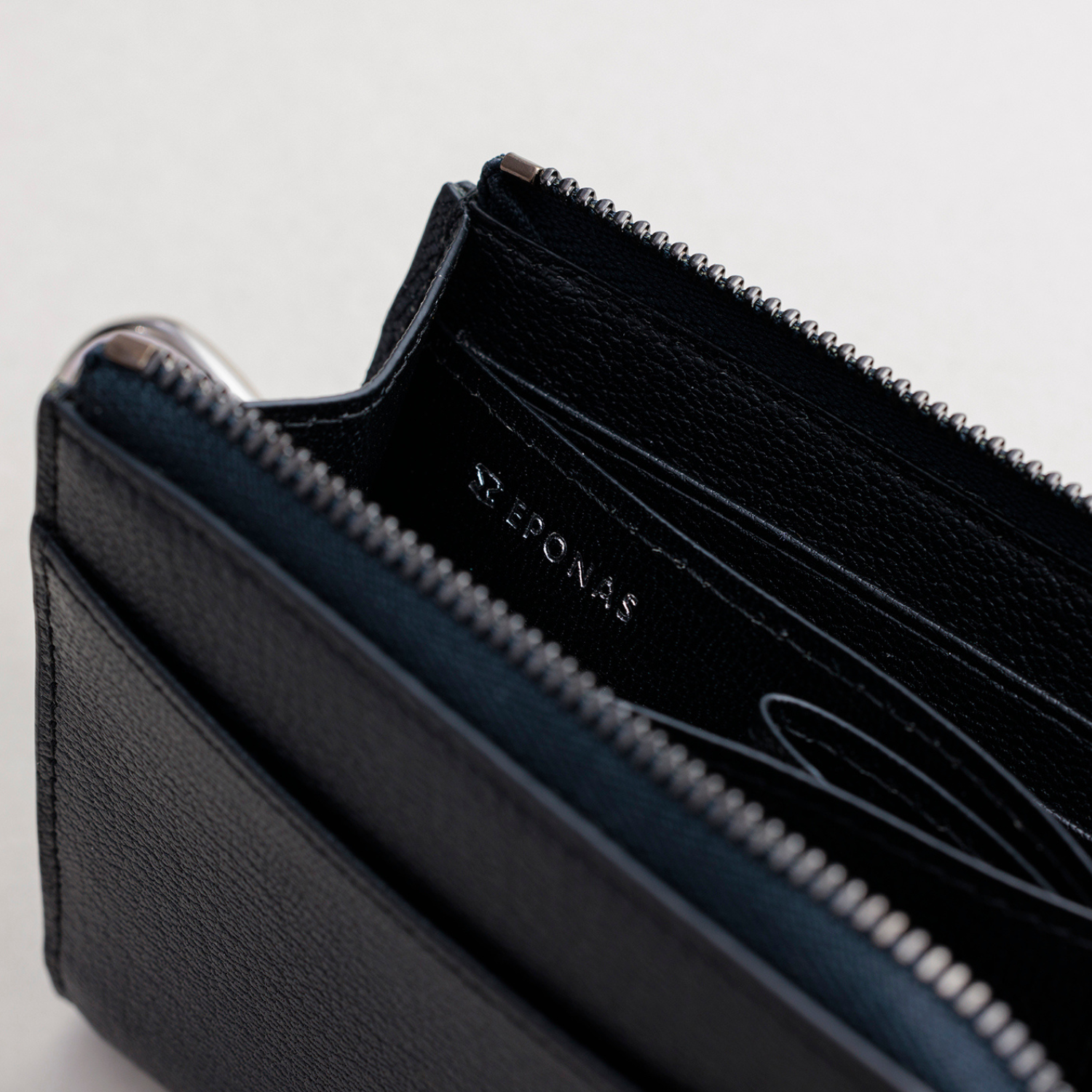 ジップレザーウォレット ブラック AirTag 収納ポケット付き 財布 / Zip Leather Wallet Black