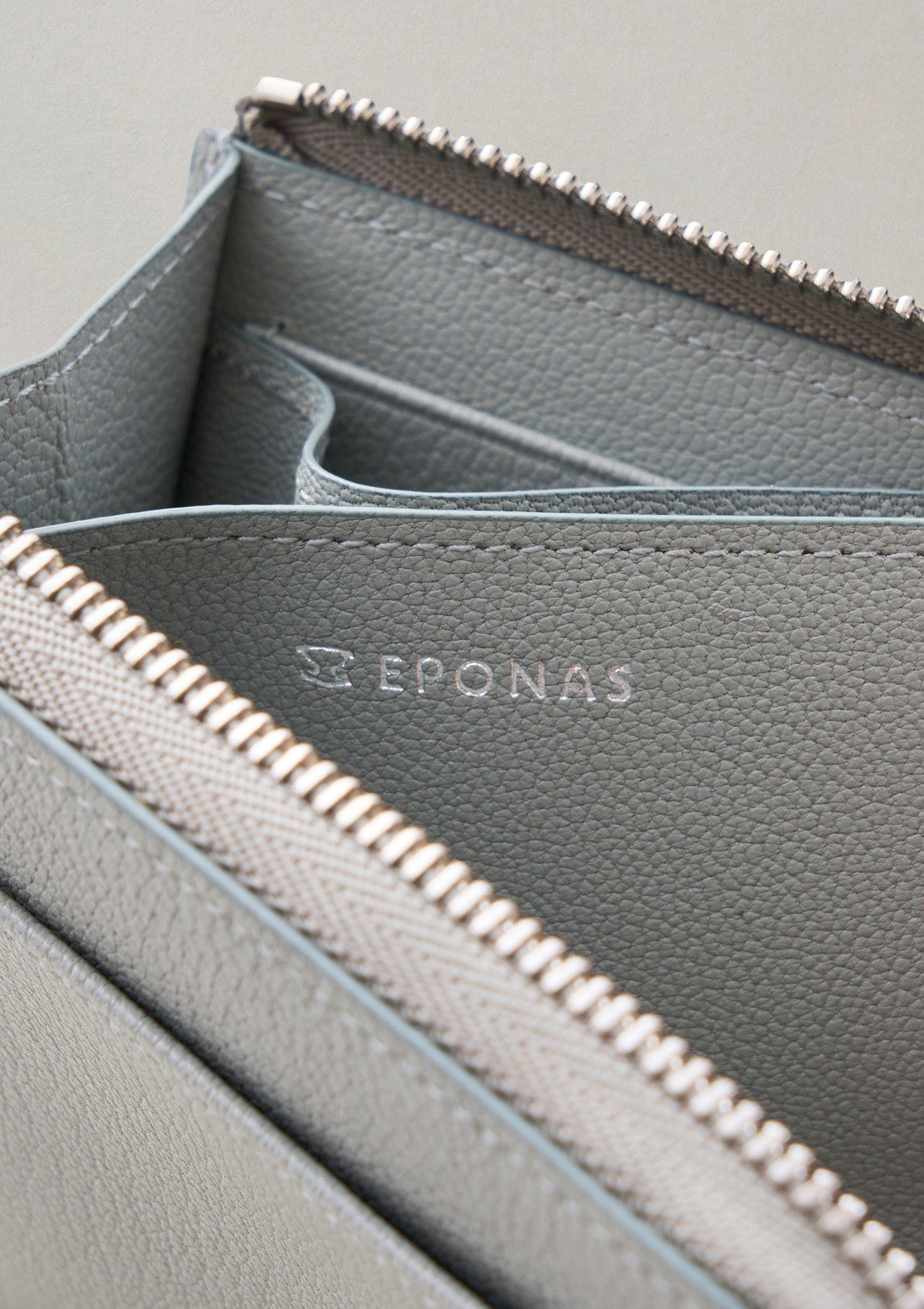 ジップレザーウォレット グレー AirTag 収納ポケット付き 財布 / Zip Leather Wallet Blue Gray