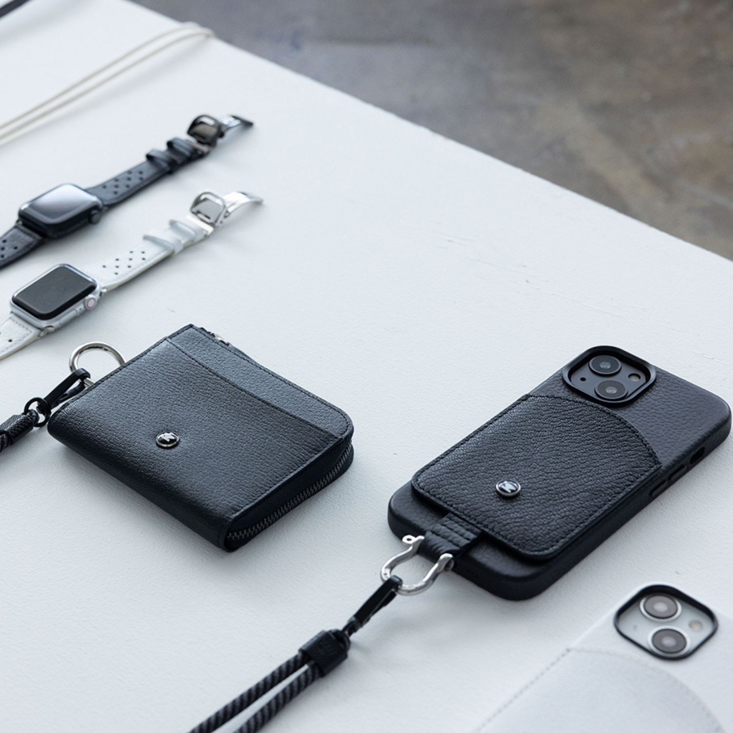 【ストラップ付き】eponas ジップレザーウォレット AirTagポケット付 ジップレザーウォレット ブラック AirTag 収納ポケット付き 財布