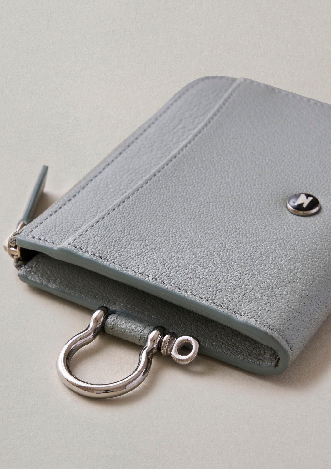 "NEW" ジップレザーウォレット グレー AirTag 収納ポケット付き / Zip Leather Wallet Blue Gray